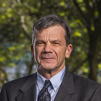 Headshot of Robert Besuner.