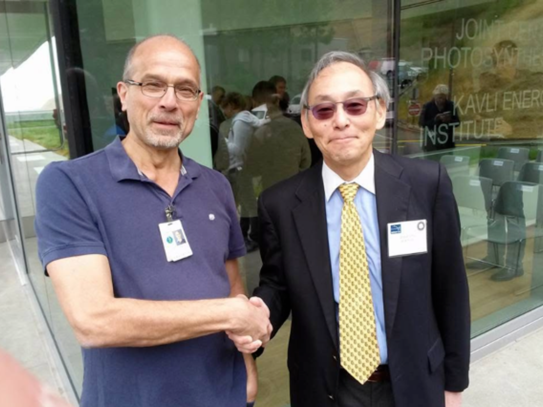 Rick Bloemhard (left) pictured with former Lab Director and Nobel laureate Steven Chu.
