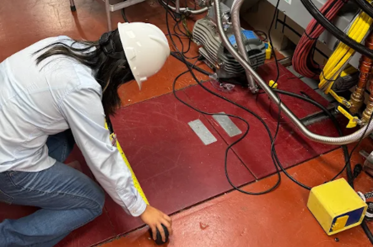 Hannah Zheng collecting measurements in the Advanced Light Source (ALS).